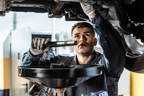 How Do Repair Shops Perform Oil Changes? | NOLA Automotive Repairs Inc.